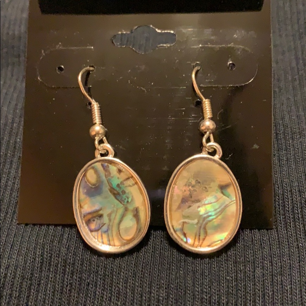 Dangle metallic shell-like earrings